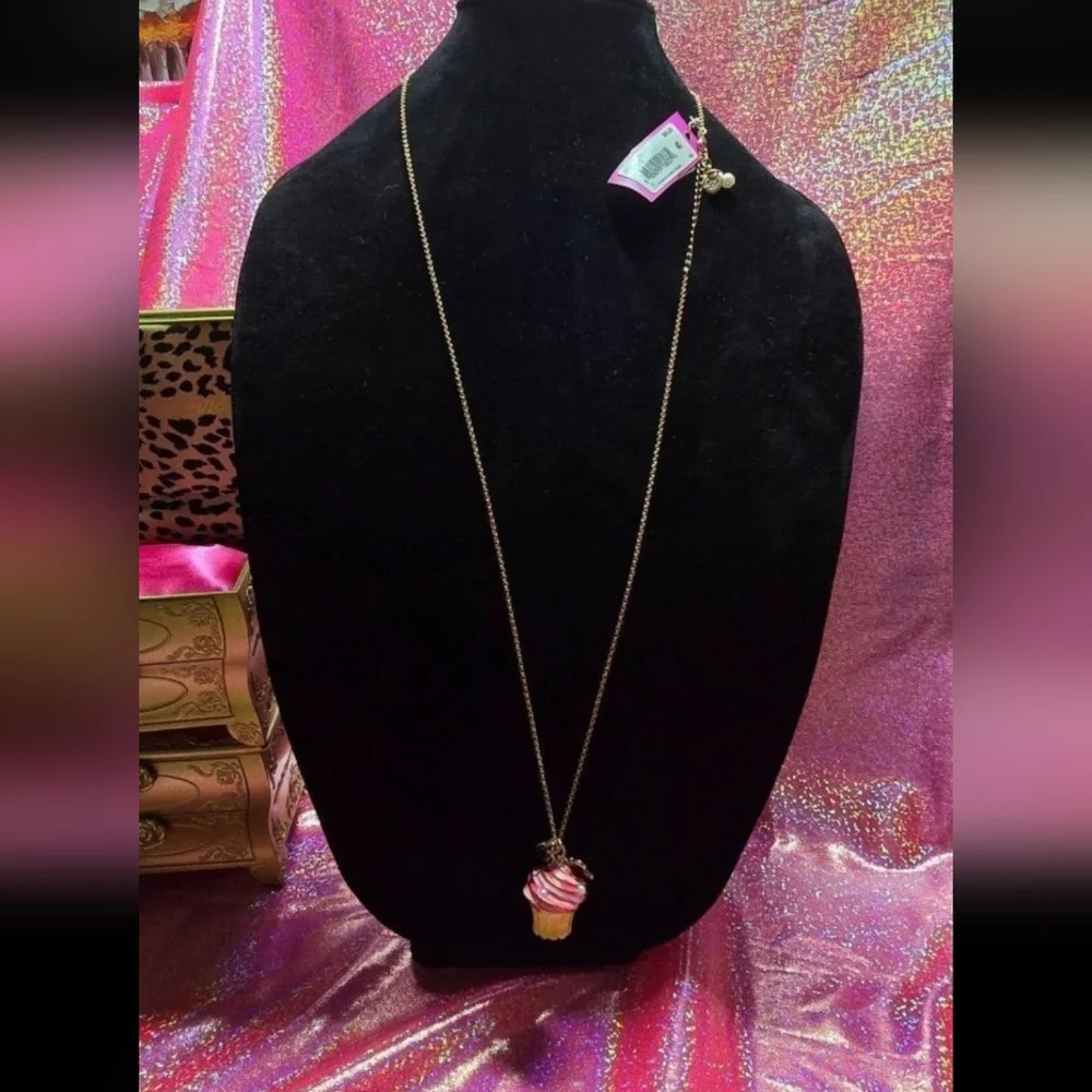 Betsey Johnson Trolls cupcake locket necklace! NWT! - Picture 8 of 12
